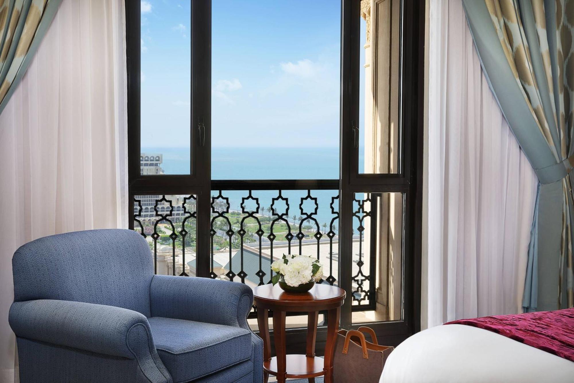 The Ritz-Carlton Jeddah Hotel Buitenkant foto A room at the hotel