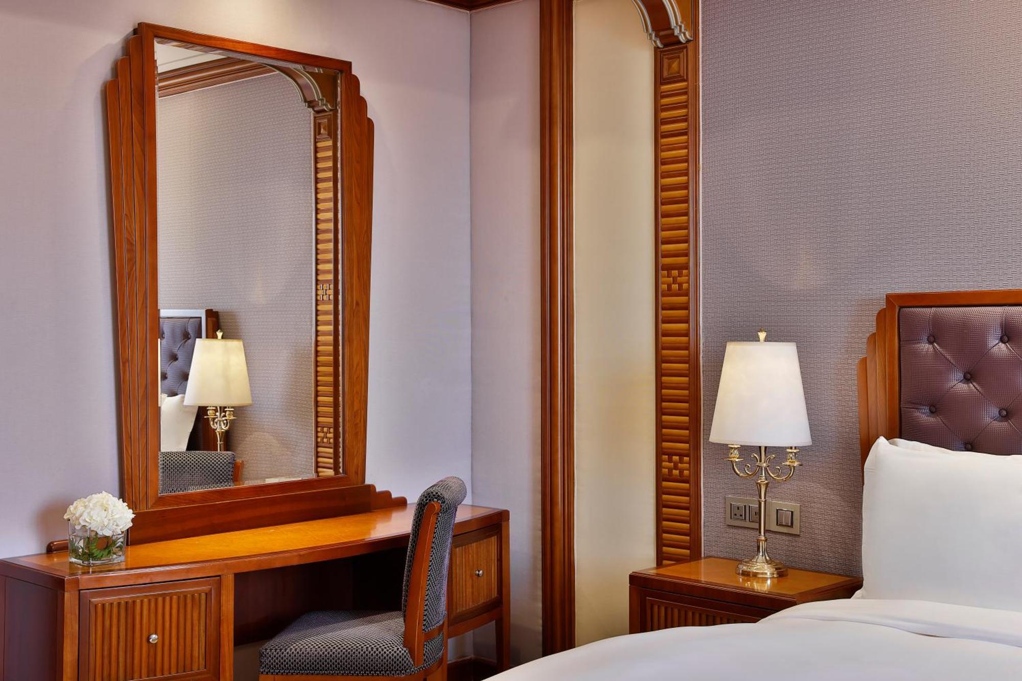 The Ritz-Carlton Jeddah Hotel Buitenkant foto A dressing table