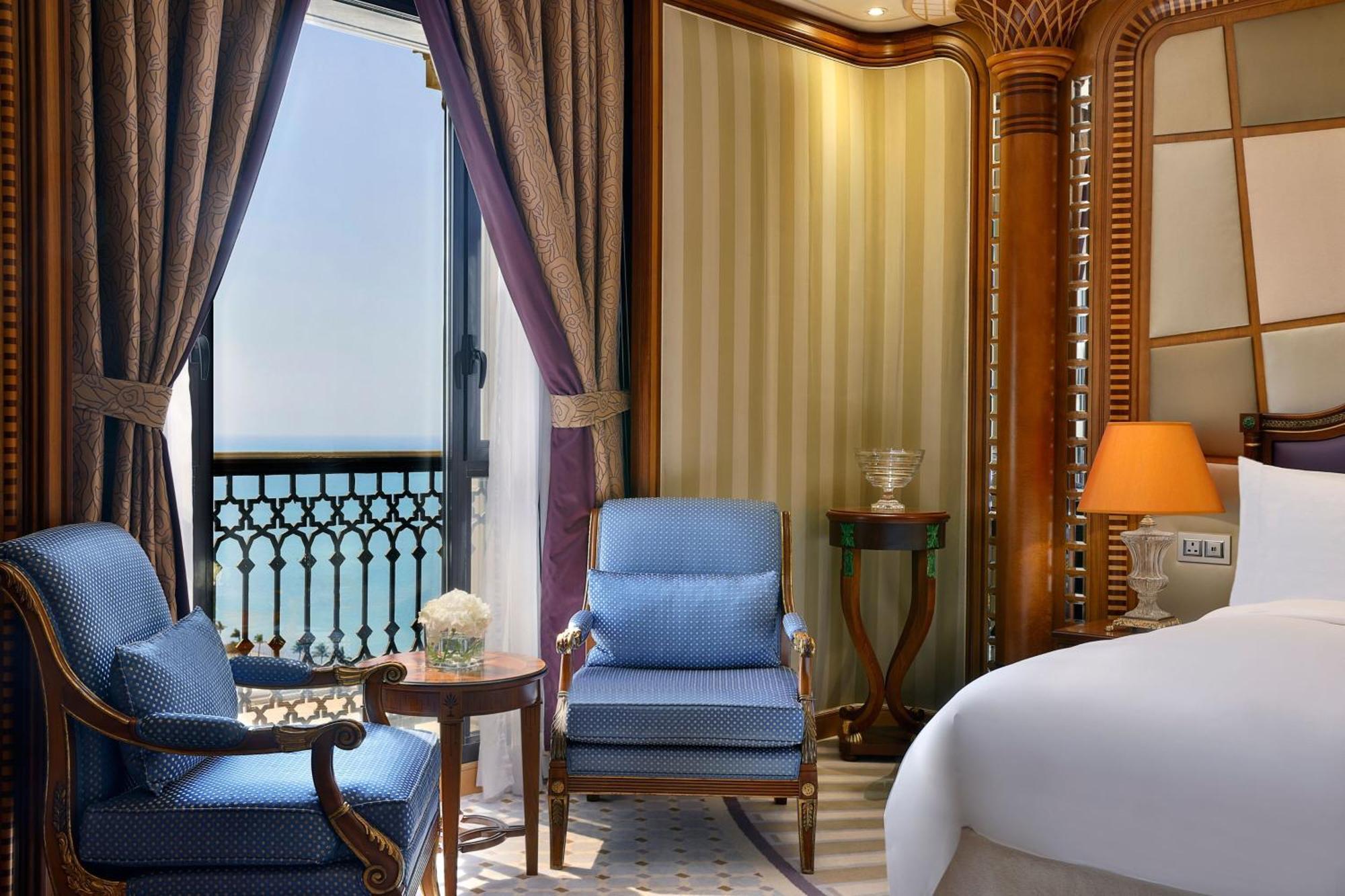 The Ritz-Carlton Jeddah Hotel Buitenkant foto A room at the Four Seasons Hotel, Cairo