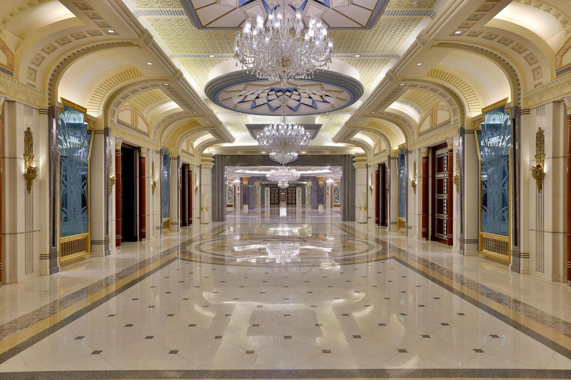 The Ritz-Carlton Jeddah Hotel Buitenkant foto The interior of the hotel
