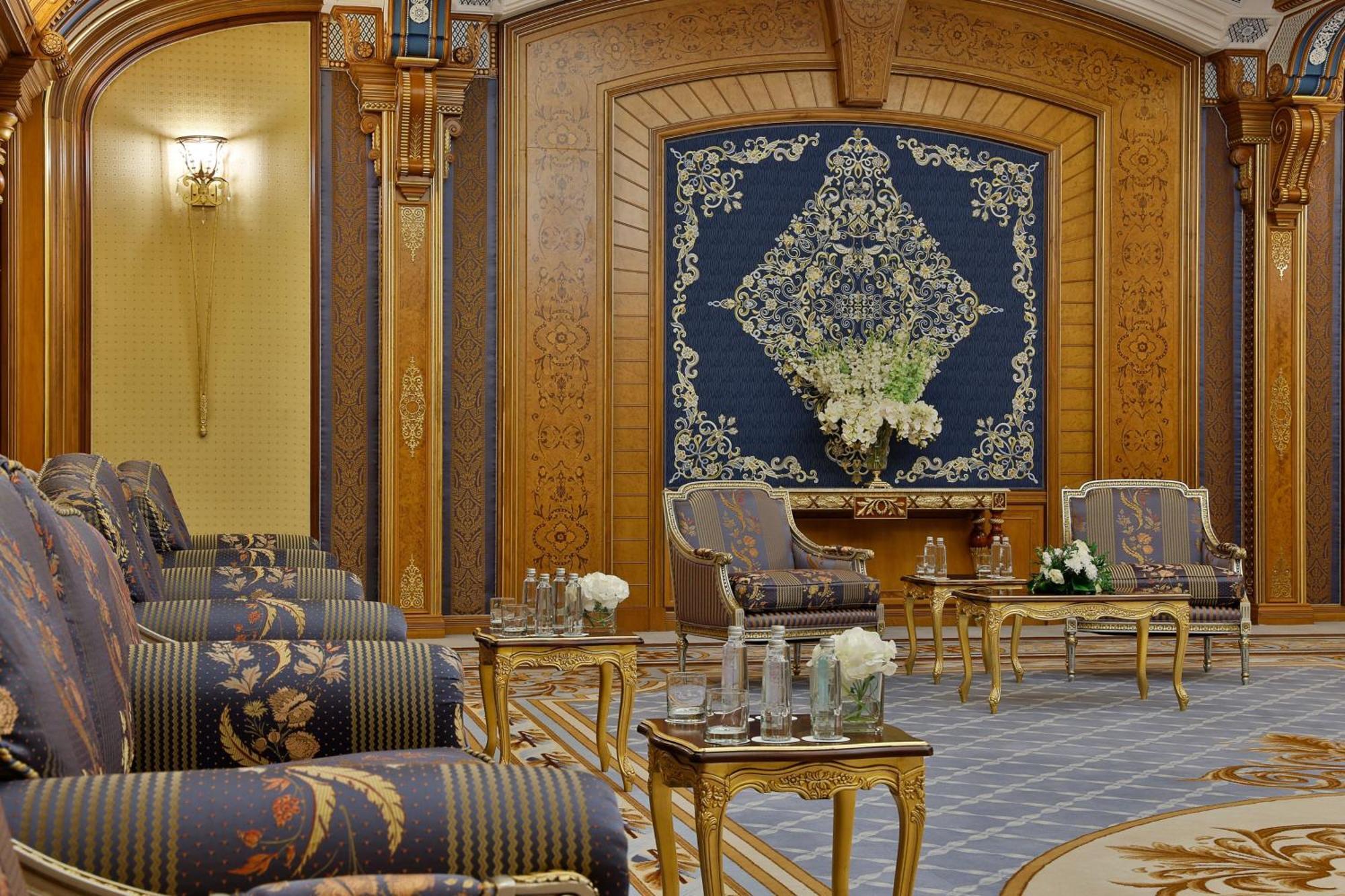 The Ritz-Carlton Jeddah Hotel Buitenkant foto The interior of the hotel