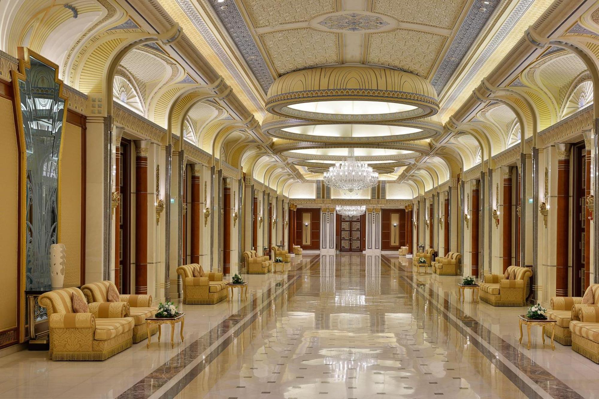 The Ritz-Carlton Jeddah Hotel Buitenkant foto The interior of the hotel