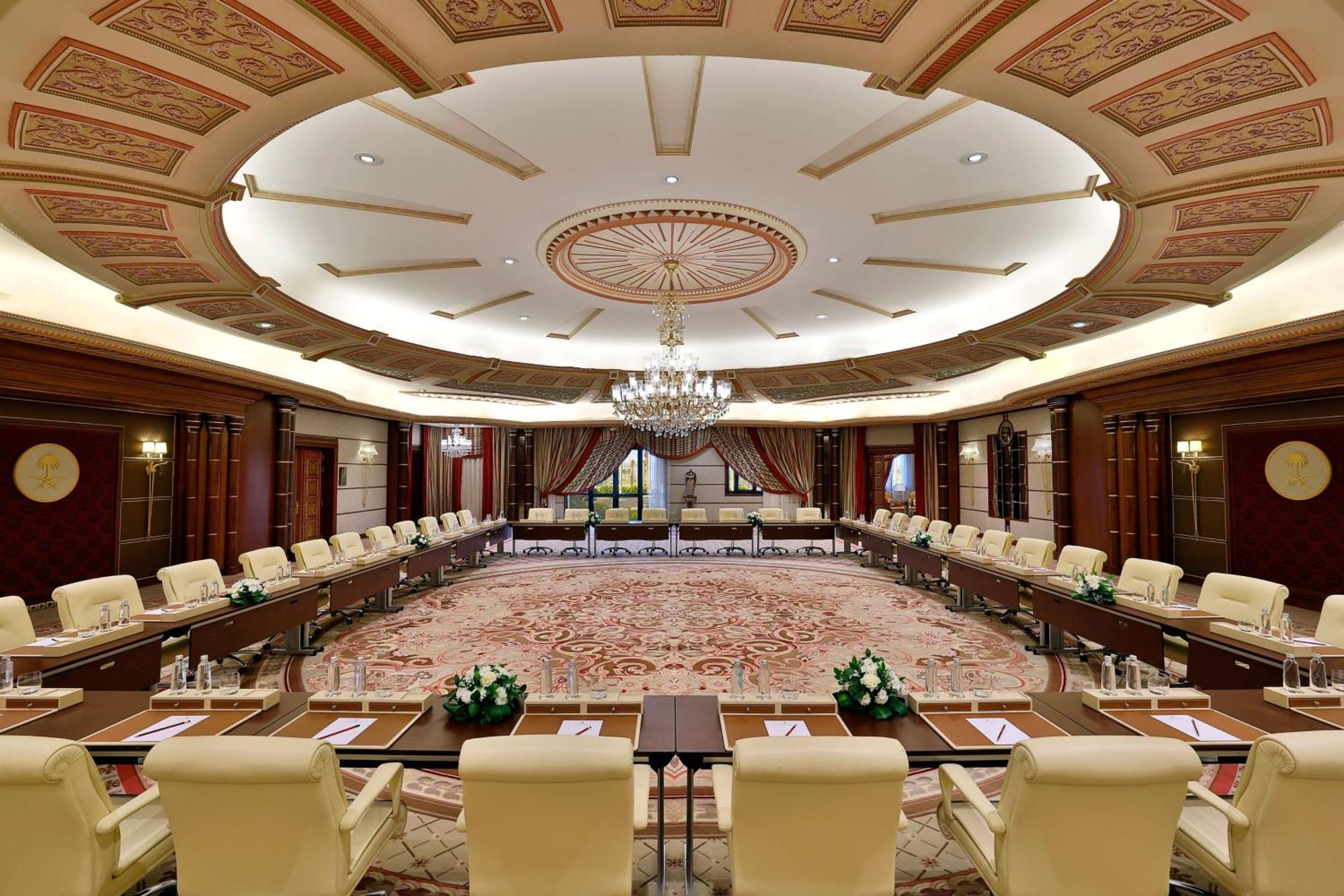 The Ritz-Carlton Jeddah Hotel Buitenkant foto The meeting room of the National Assembly