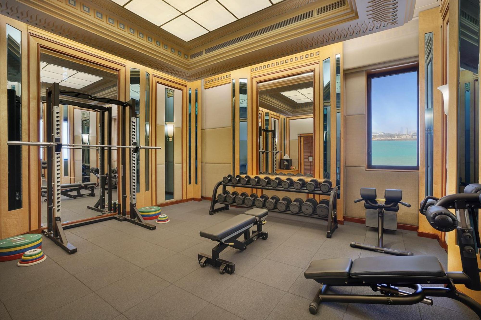 The Ritz-Carlton Jeddah Hotel Buitenkant foto The gym at the hotel