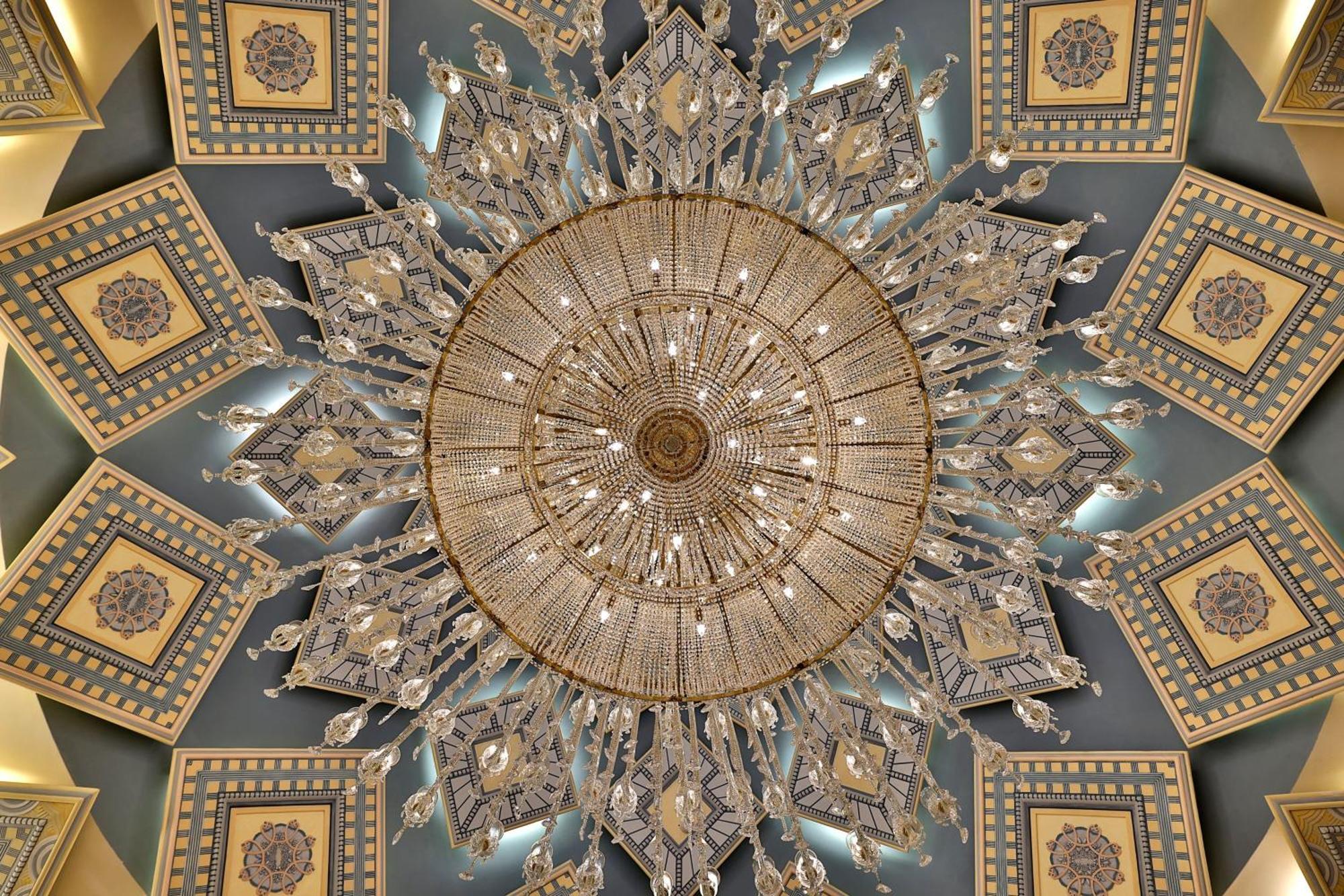 The Ritz-Carlton Jeddah Hotel Buitenkant foto The ceiling of the main hall
