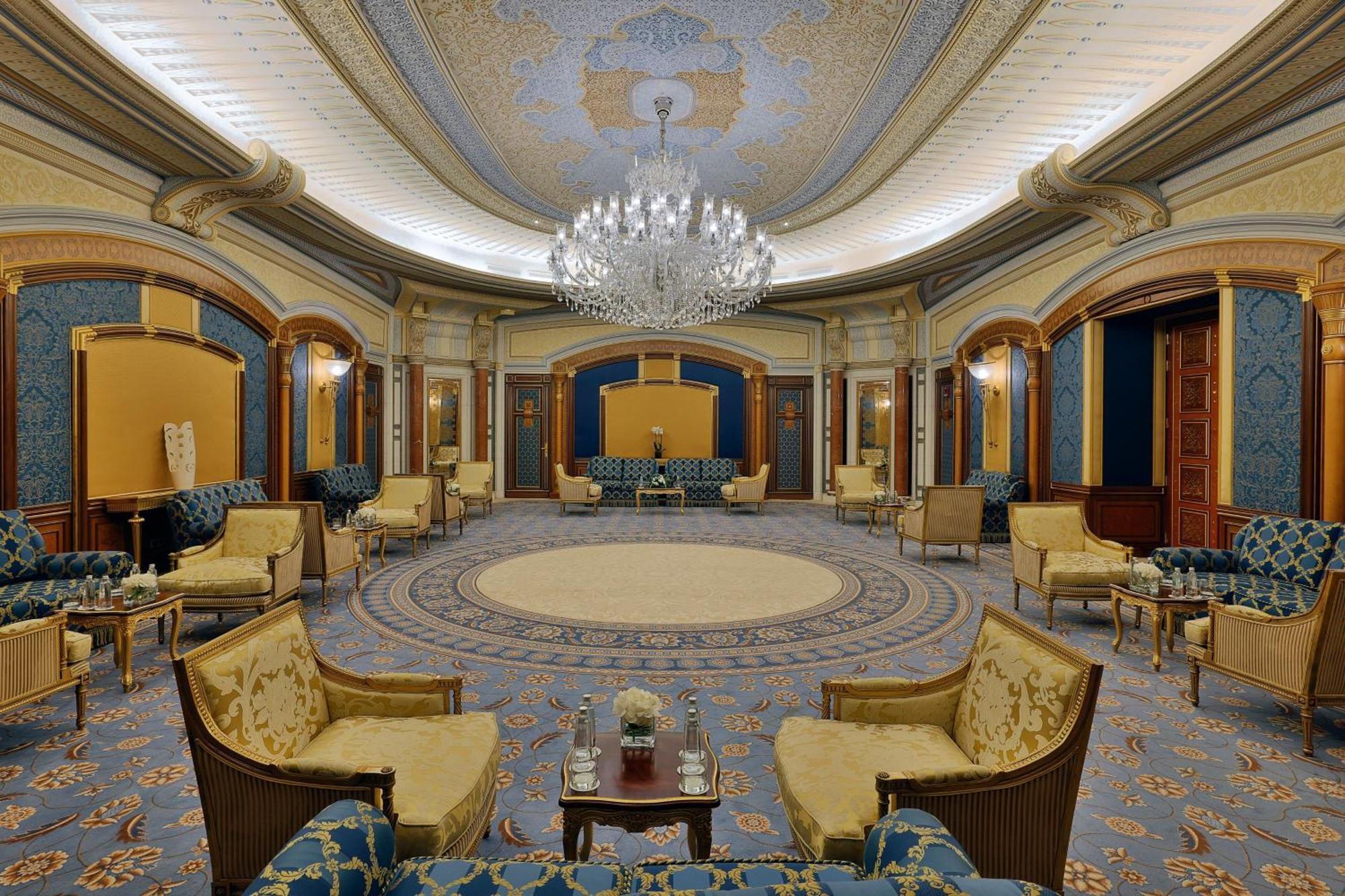 The Ritz-Carlton Jeddah Hotel Buitenkant foto The lobby of the hotel