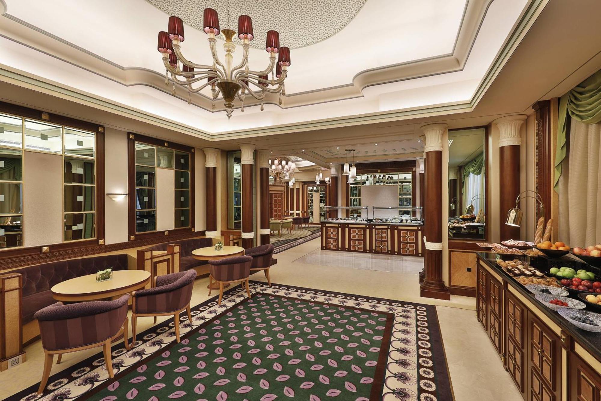 The Ritz-Carlton Jeddah Hotel Buitenkant foto The lobby lounge at the Taj Mahal Palace, Mumbai